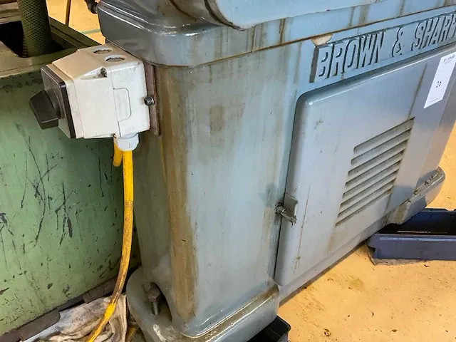 Brown & sharpe 525-13 universele gereedschapslijpmachine - afbeelding 3 van  33