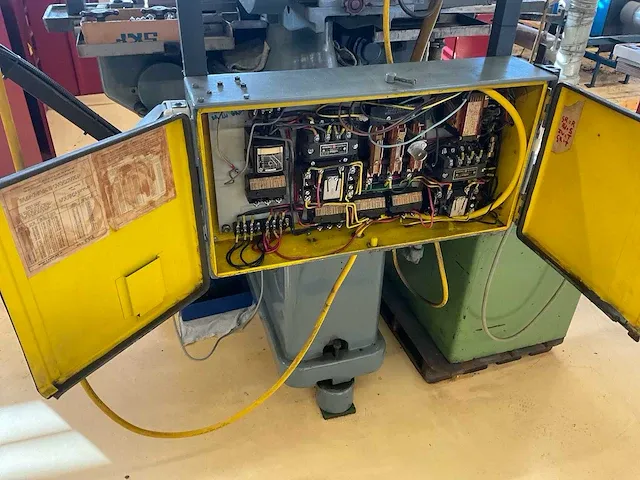 Brown & sharpe 525-13 universele gereedschapslijpmachine - afbeelding 11 van  33