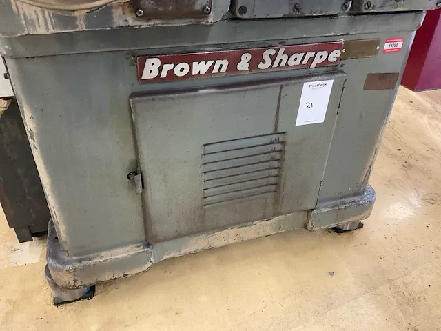 Brown & sharpe no. 13 universele gereedschapslijpmachine - afbeelding 7 van  28