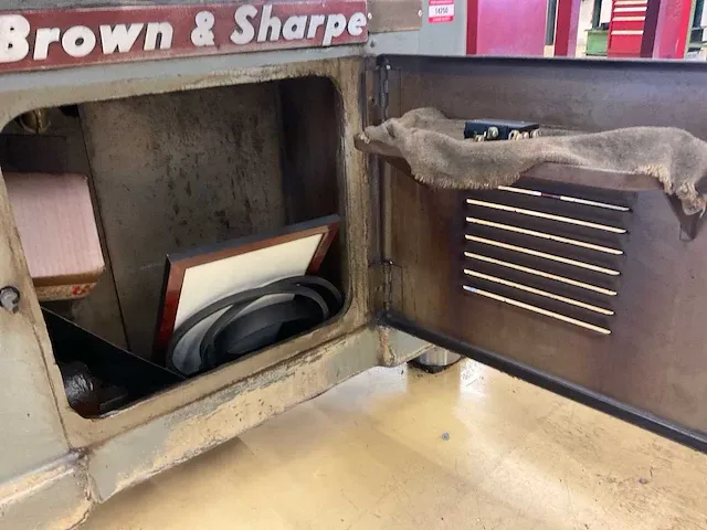 Brown & sharpe no. 13 universele gereedschapslijpmachine - afbeelding 8 van  28