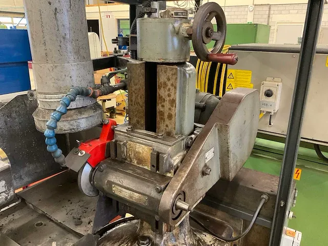 Brown & sharpe no. 13 universele gereedschapslijpmachine - afbeelding 11 van  28