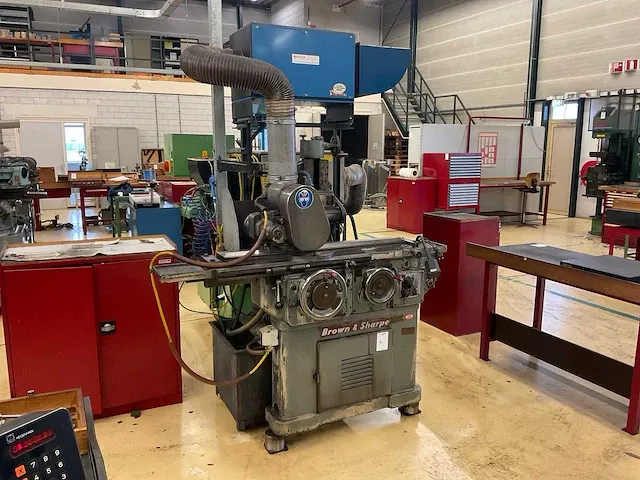Brown & sharpe no. 13 universele gereedschapslijpmachine - afbeelding 1 van  28