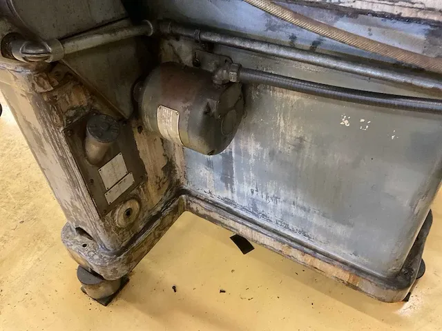 Brown & sharpe no. 13 universele gereedschapslijpmachine - afbeelding 17 van  28