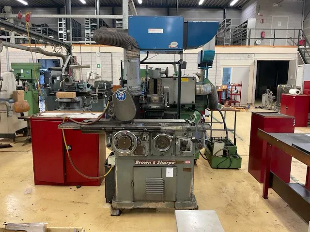 Brown & sharpe no. 13 universele gereedschapslijpmachine - afbeelding 23 van  28