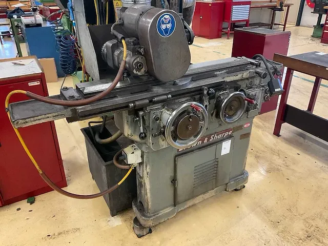 Brown & sharpe no. 13 universele gereedschapslijpmachine - afbeelding 24 van  28