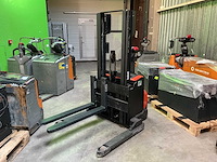 Bt - staxio - stackers - 2009 - afbeelding 1 van  6