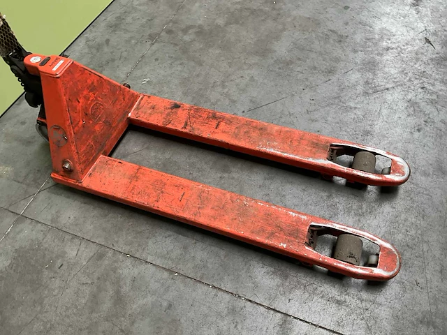 Bt hand hydraulische palletwagen - afbeelding 3 van  6