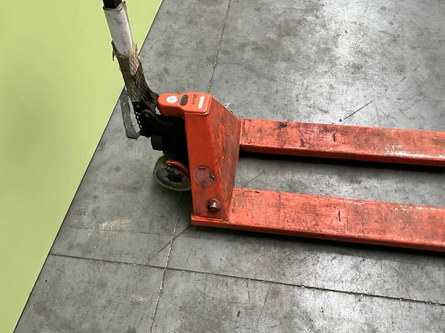 Bt hand hydraulische palletwagen - afbeelding 4 van  6