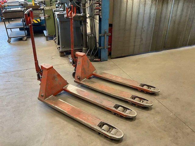 Bt lifter hand hydraulische palletwagen (2x) - afbeelding 1 van  3
