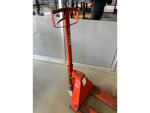 Bt lifter hand hydraulische palletwagen - afbeelding 3 van  5