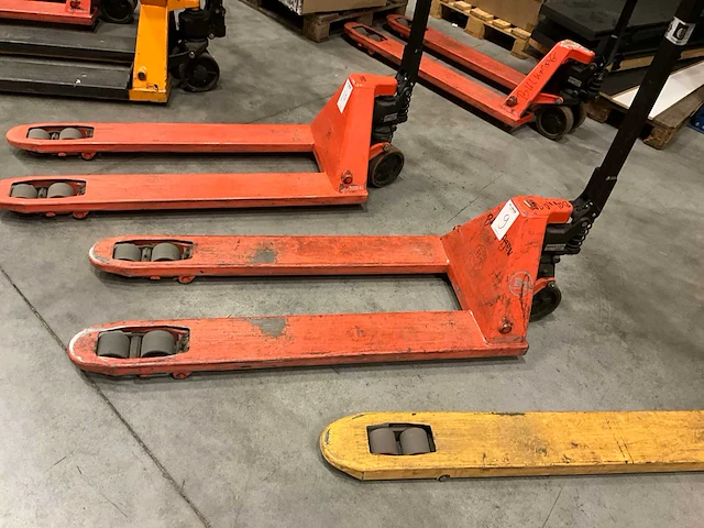 Bt quick lift hand hydraulische palletwagen - afbeelding 2 van  3