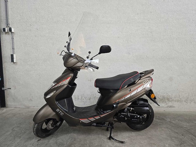 Btc - bromscooter - city - 4t 45km uitvoering dzp11r - afbeelding 1 van  7