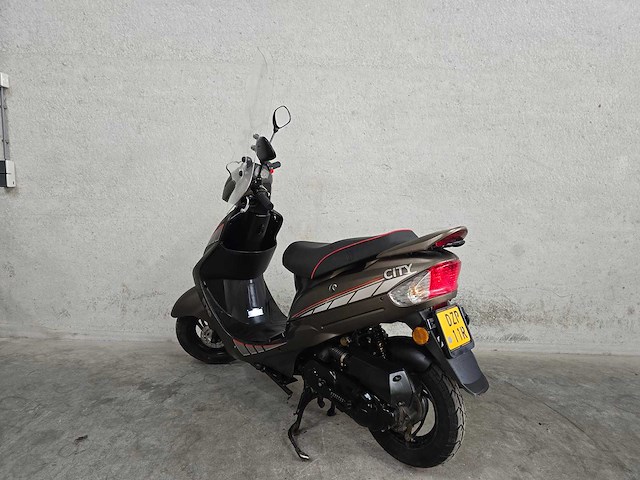 Btc - bromscooter - city - 4t 45km uitvoering dzp11r - afbeelding 6 van  7