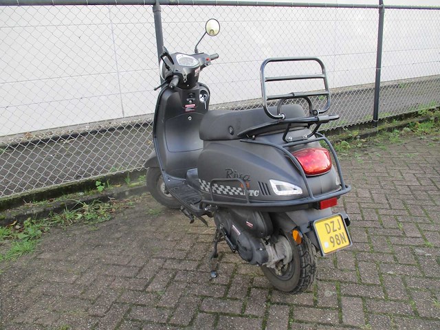 Btc - bromscooter - riva efi - scooter - afbeelding 2 van  11