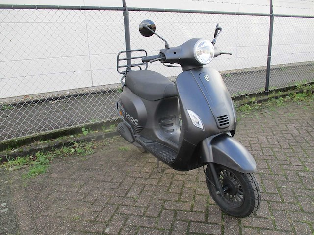 Btc - bromscooter - riva efi - scooter - afbeelding 7 van  11