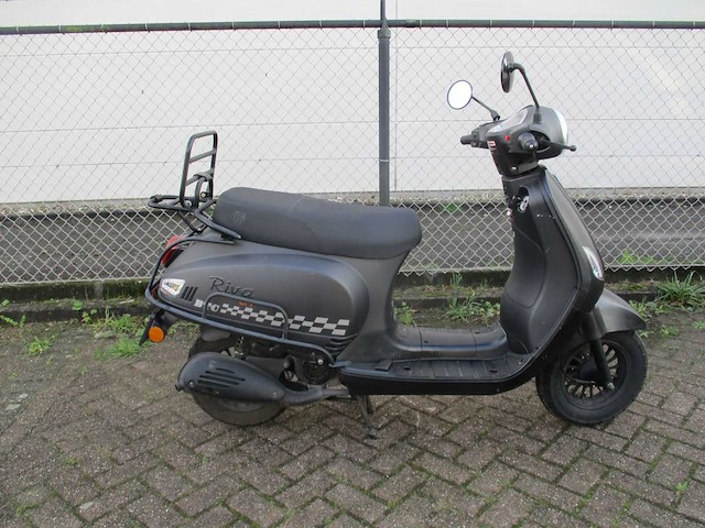 Btc - bromscooter - riva efi - scooter - afbeelding 8 van  11