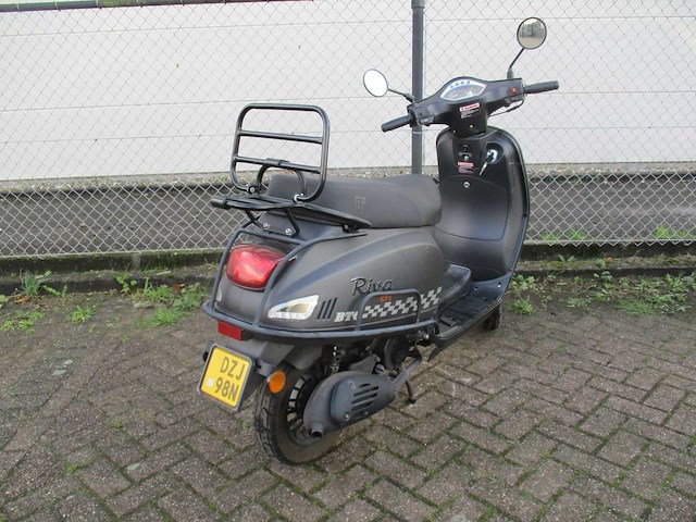 Btc - bromscooter - riva efi - scooter - afbeelding 9 van  11