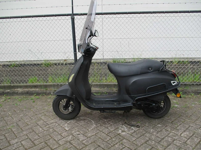Btc - bromscooter - riva sport - scooter - afbeelding 1 van  11