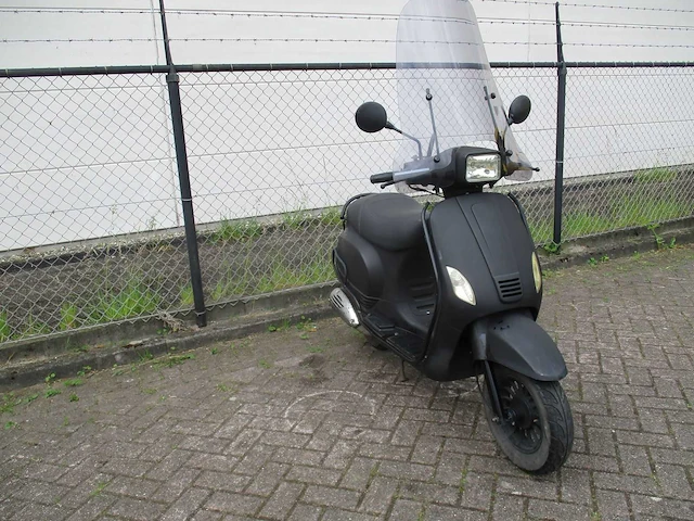 Btc - bromscooter - riva sport - scooter - afbeelding 7 van  11