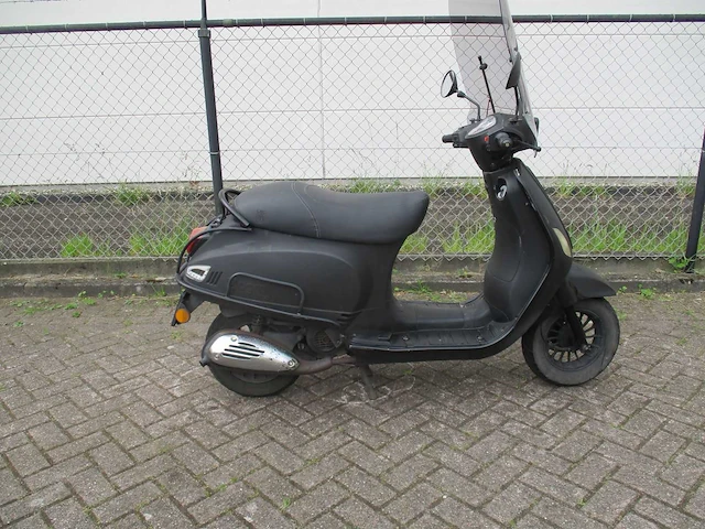 Btc - bromscooter - riva sport - scooter - afbeelding 8 van  11