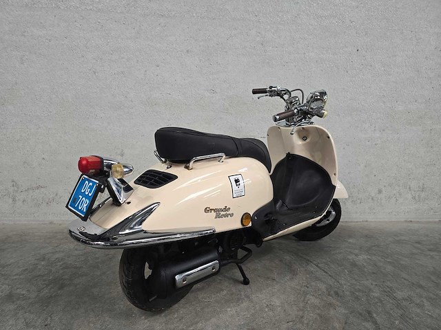 Btc - snorscooter - grande retro - 4t 25km uitvoering dgj70r - afbeelding 5 van  7
