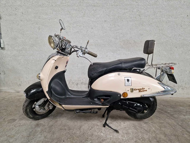 Btc - snorscooter - grande retro - 4t 25km uitvoering dks31j - afbeelding 1 van  6