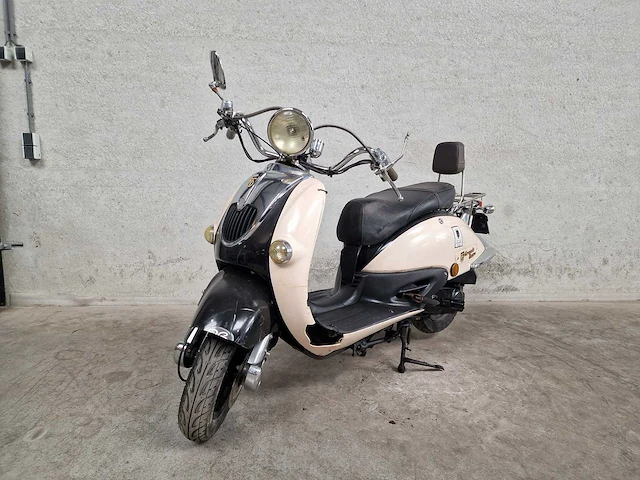 Btc - snorscooter - grande retro - 4t 25km uitvoering dks31j - afbeelding 3 van  6