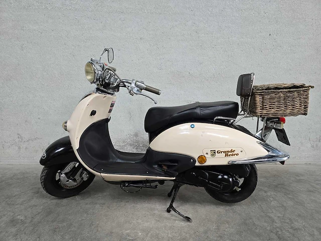 Btc - snorscooter - grande retro - 4t 25km uitvoering dlb97l - afbeelding 1 van  7