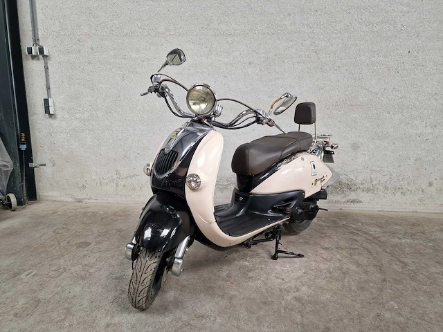 Btc - snorscooter - grande retro - 4t 25km uitvoering dnl35p - afbeelding 3 van  7