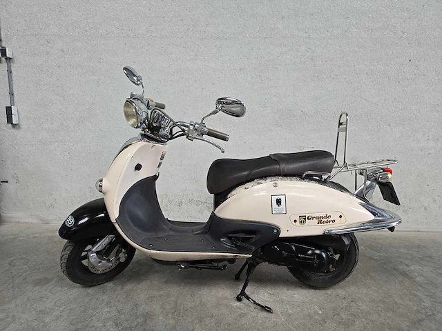 Btc - snorscooter - grande retro - 4t 25km uitvoering dnl42p - afbeelding 1 van  7