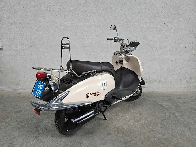 Btc - snorscooter - grande retro - 4t 25km uitvoering dnl42p - afbeelding 5 van  7