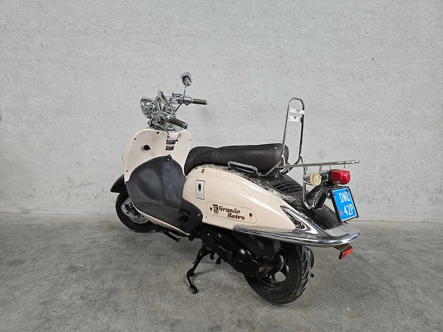 Btc - snorscooter - grande retro - 4t 25km uitvoering dnl42p - afbeelding 6 van  7