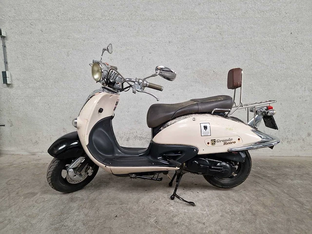 Btc - snorscooter - grande retro - 4t 25km uitvoering dnl45p - afbeelding 1 van  7