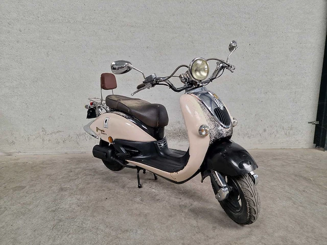 Btc - snorscooter - grande retro - 4t 25km uitvoering dnl45p - afbeelding 4 van  7