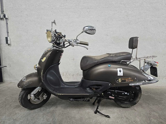 Btc - snorscooter - grande retro gt2 - 4t 25km uitvoering dkn03h - afbeelding 1 van  7