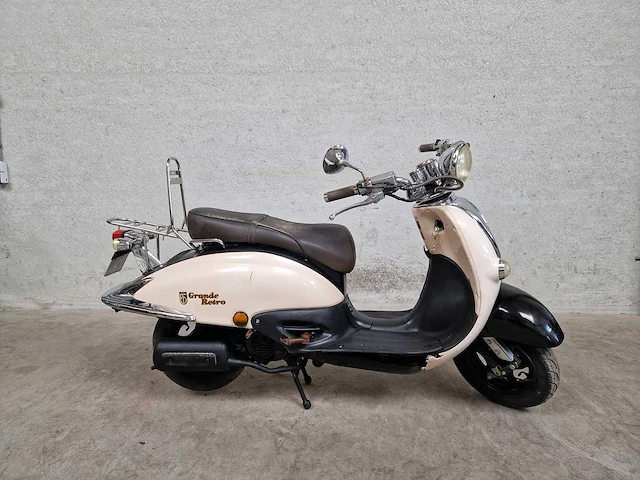 Btc - snorscooter - grande retro gt2 - 4t 25km uitvoering dlb96l - afbeelding 2 van  7