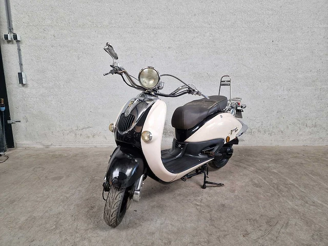 Btc - snorscooter - grande retro gt2 - 4t 25km uitvoering dlb96l - afbeelding 3 van  7