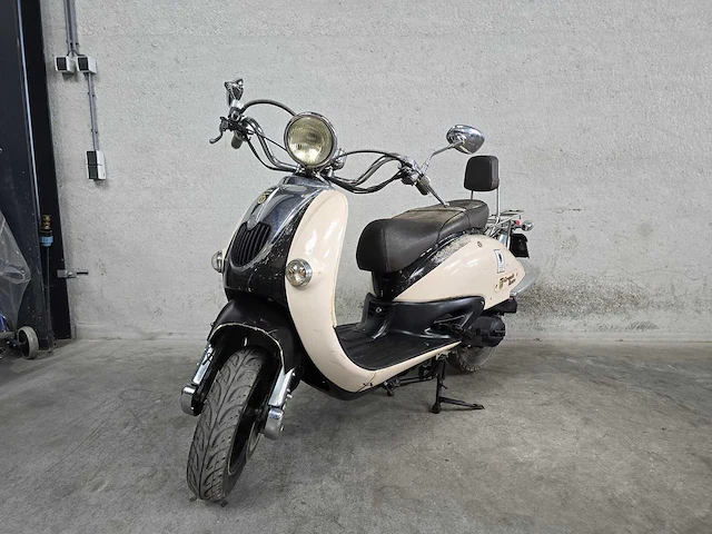 Btc - snorscooter - grande retro gt2 - 4t 25km uitvoering dnl30p - afbeelding 3 van  7