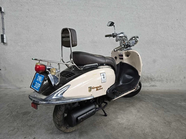 Btc - snorscooter - grande retro gt2 - 4t 25km uitvoering dnl30p - afbeelding 5 van  7