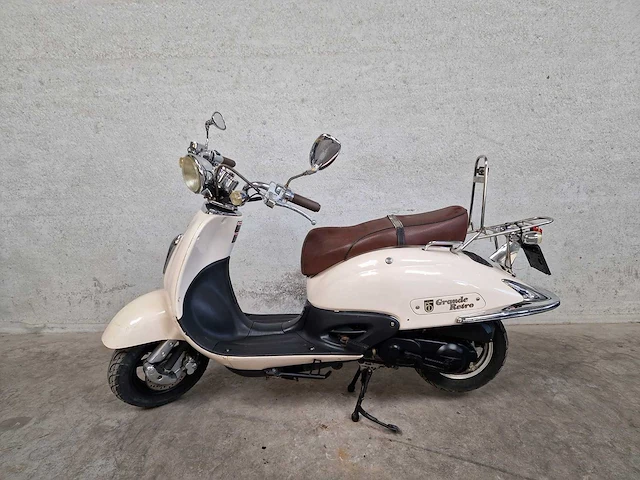 Btc - snorscooter - grande retro old - 4t 25km uitvoering dhb44g - afbeelding 1 van  7