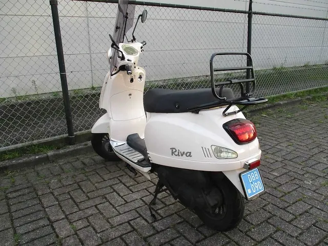 Btc - snorscooter - riva - scooter - afbeelding 2 van  11