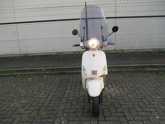 Btc - snorscooter - riva - scooter - afbeelding 5 van  11