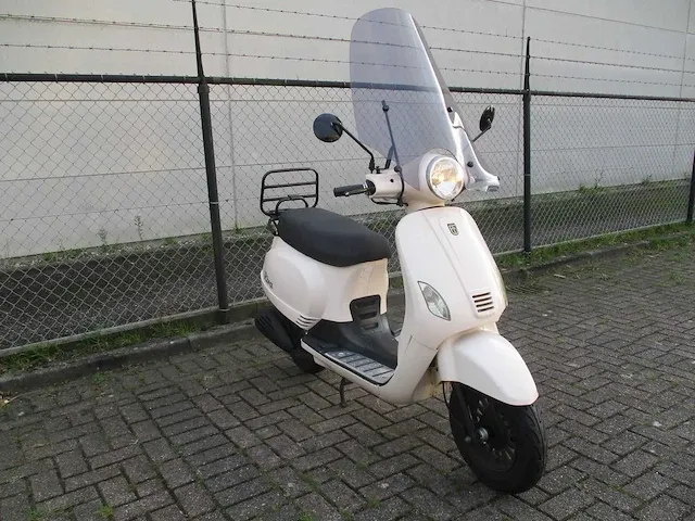 Btc - snorscooter - riva - scooter - afbeelding 7 van  11