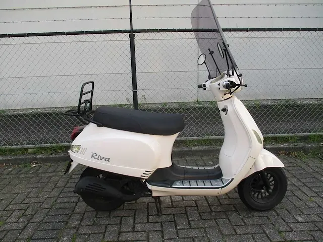 Btc - snorscooter - riva - scooter - afbeelding 8 van  11