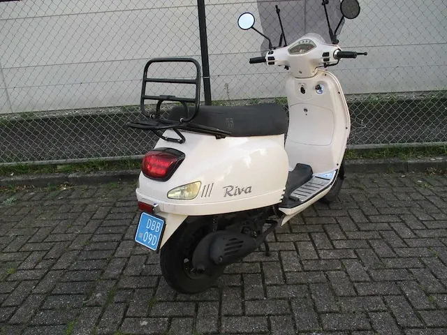 Btc - snorscooter - riva - scooter - afbeelding 9 van  11