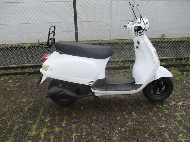Btc alleen voor onderdelen! - snorscooter - riva - scooter - afbeelding 8 van  11
