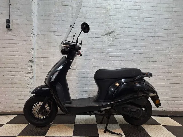 Btc riva 2 25 km snorscooter 4takt - afbeelding 1 van  7