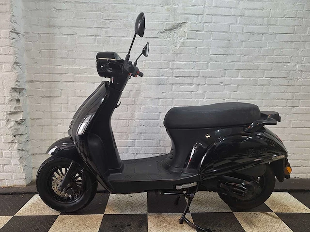 Btc riva 2 45 km bromscooter 4takt - afbeelding 1 van  7