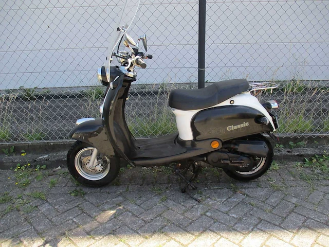 Btm classic - snorscooter - retro bt49qt-11 - scooter - afbeelding 1 van  11