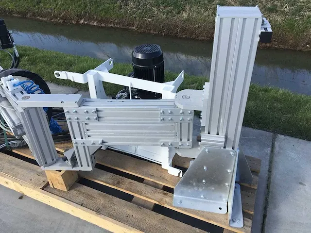 Btm s-17014 clinching press on s-17046 pneumatic tapping arm - afbeelding 9 van  11
